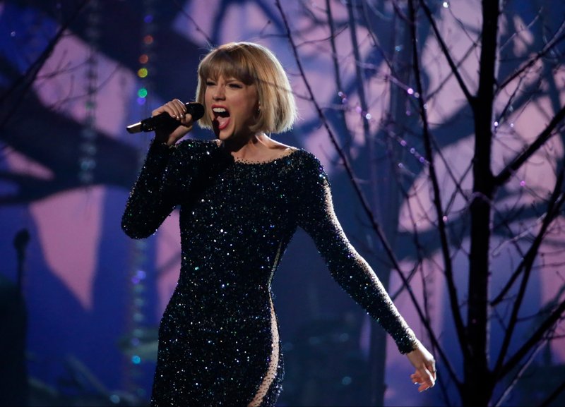 Taylor Swift at 58th Annual GRAMMY Awards — photo 494