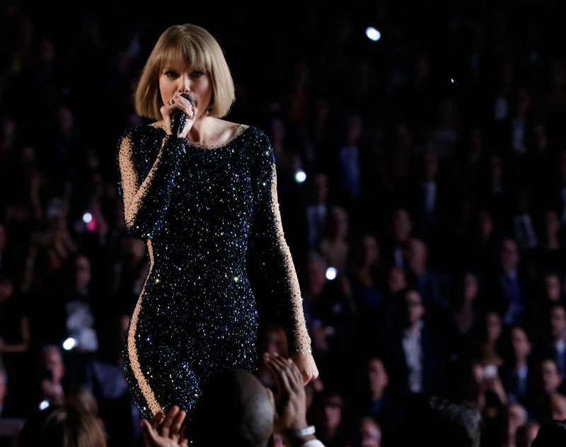 Taylor Swift at 58th Annual GRAMMY Awards — photo 497