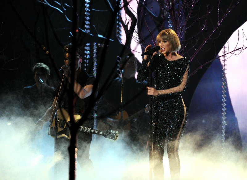 Taylor Swift at 58th Annual GRAMMY Awards — photo 582