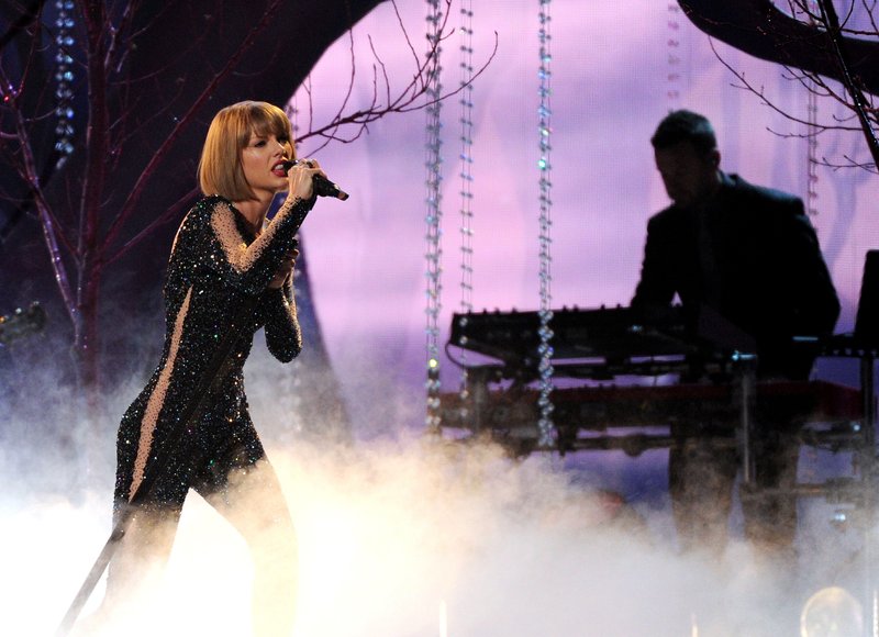 Taylor Swift at 58th Annual GRAMMY Awards — photo 583