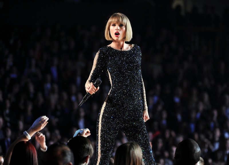 Taylor Swift at 58th Annual GRAMMY Awards — photo 600