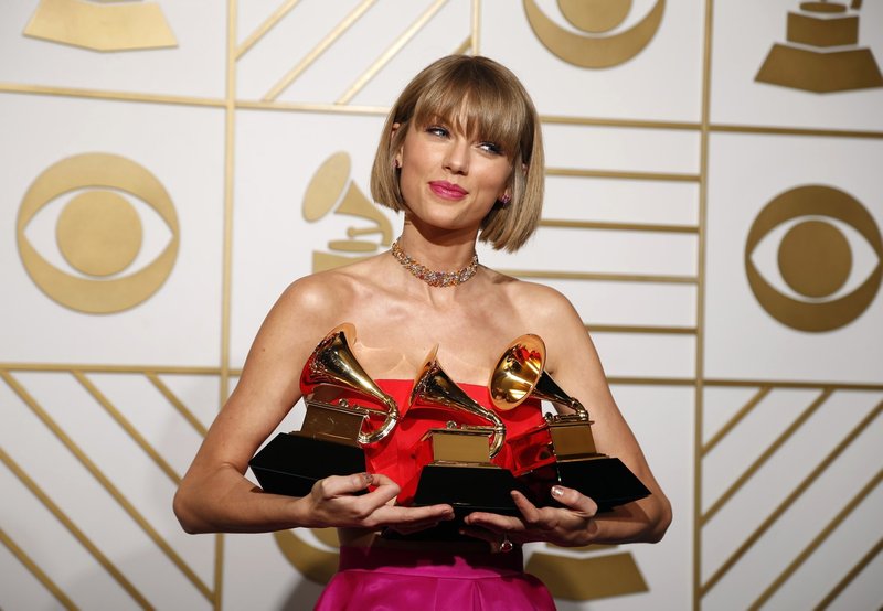 Taylor Swift at 58th Annual GRAMMY Awards — photo 716