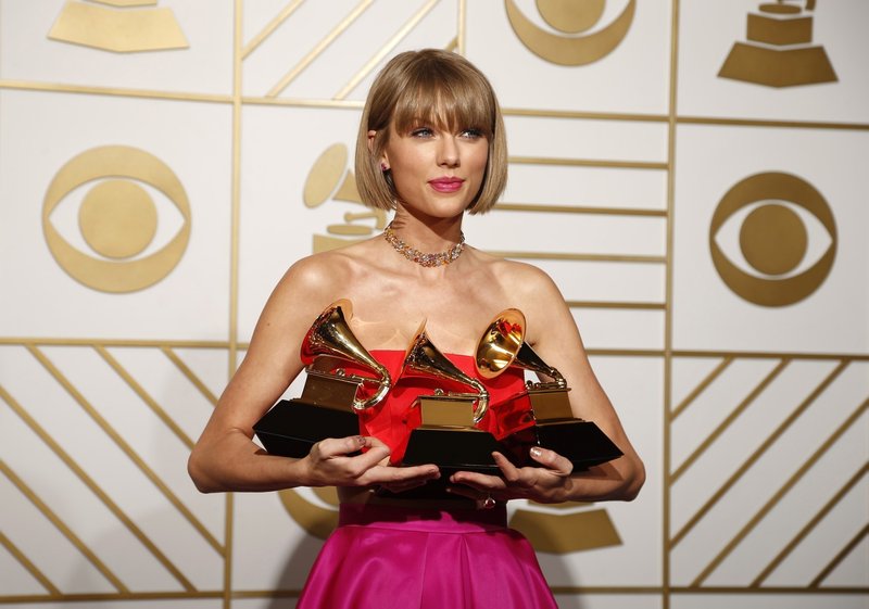 Taylor Swift at 58th Annual GRAMMY Awards — photo 717