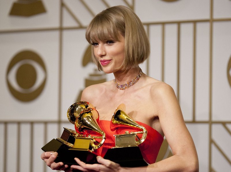 Taylor Swift at 58th Annual GRAMMY Awards — photo 724