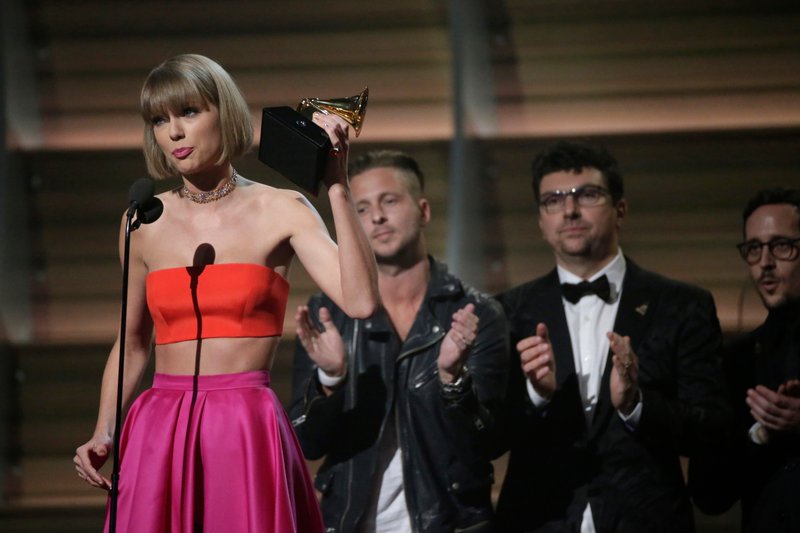 Taylor Swift at 58th Annual GRAMMY Awards — photo 727