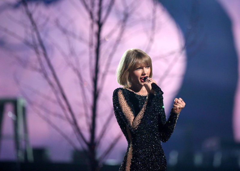 Taylor Swift at 58th Annual GRAMMY Awards — photo 741