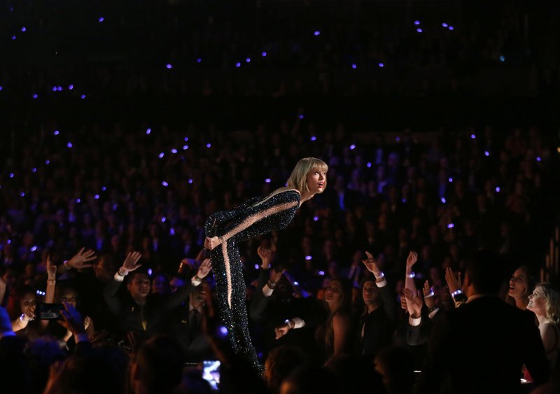 Taylor Swift at 58th Annual GRAMMY Awards — photo 747