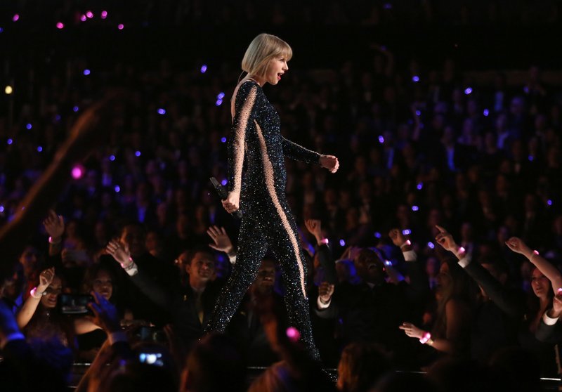 Taylor Swift at 58th Annual GRAMMY Awards — photo 748