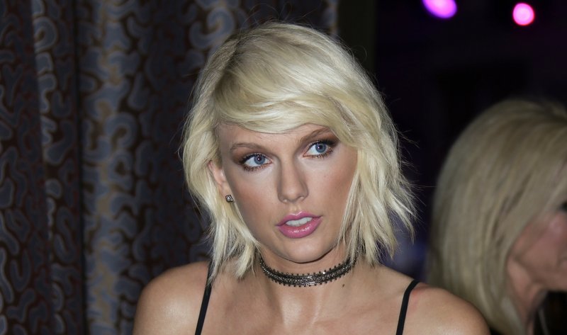 Taylor Swift at 64th Annual BMI Pop Awards — photo 117