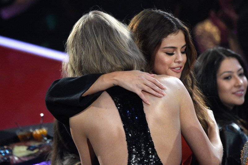 Taylor Swift at 2016 iHeartRadio Music Awards — photo 63