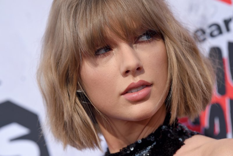 Taylor Swift at 2016 iHeartRadio Music Awards — photo 115