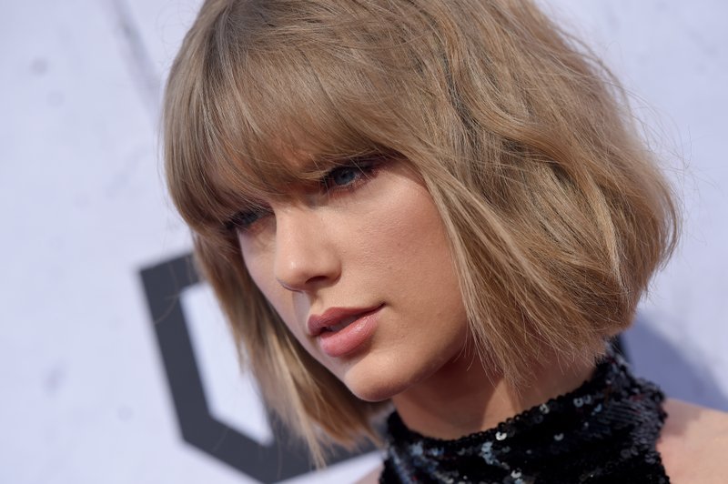 Taylor Swift at 2016 iHeartRadio Music Awards — photo 363