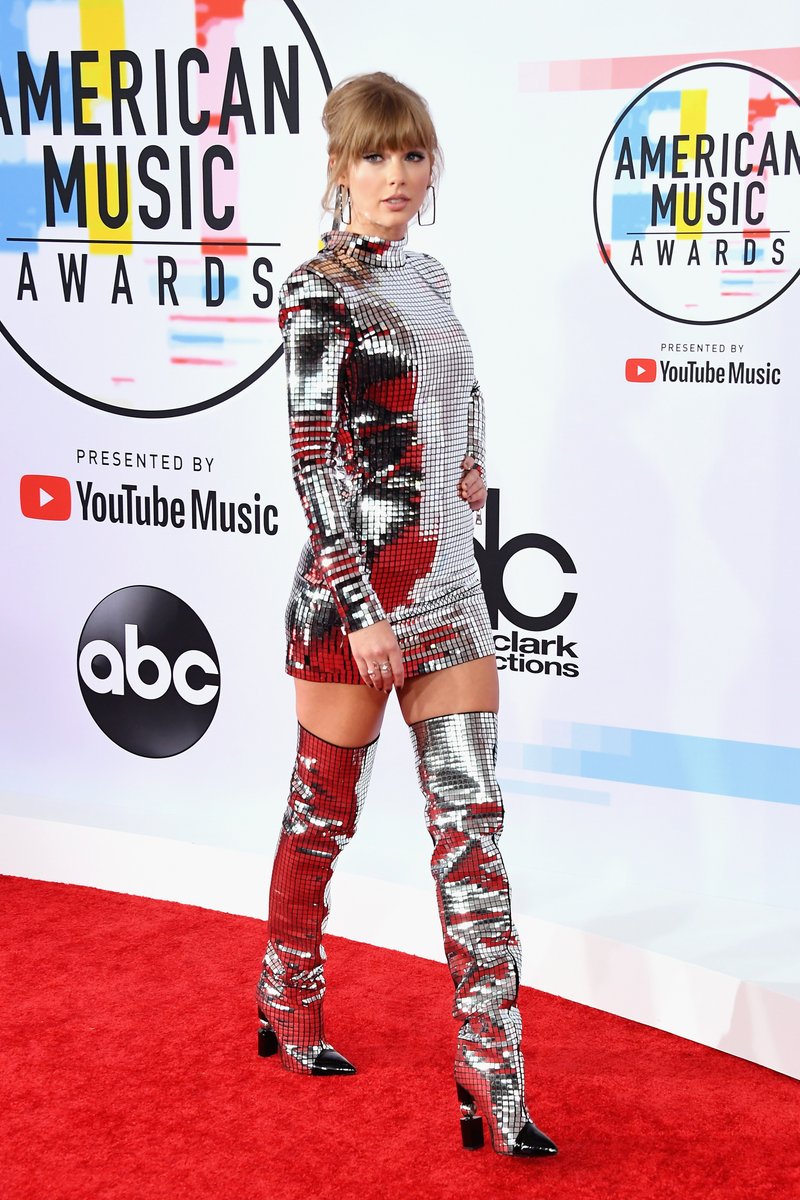 Taylor Swift at 2018 American Music Awards — photo 12