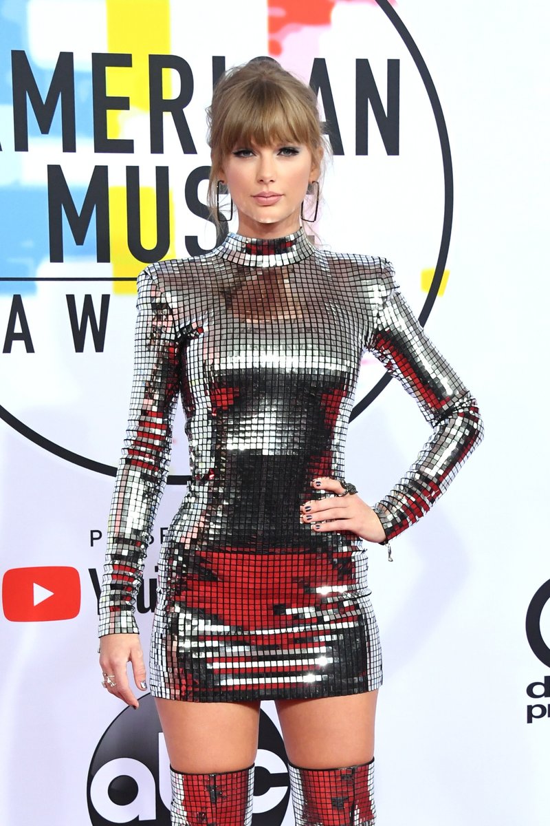 Taylor Swift at 2018 American Music Awards — photo 16