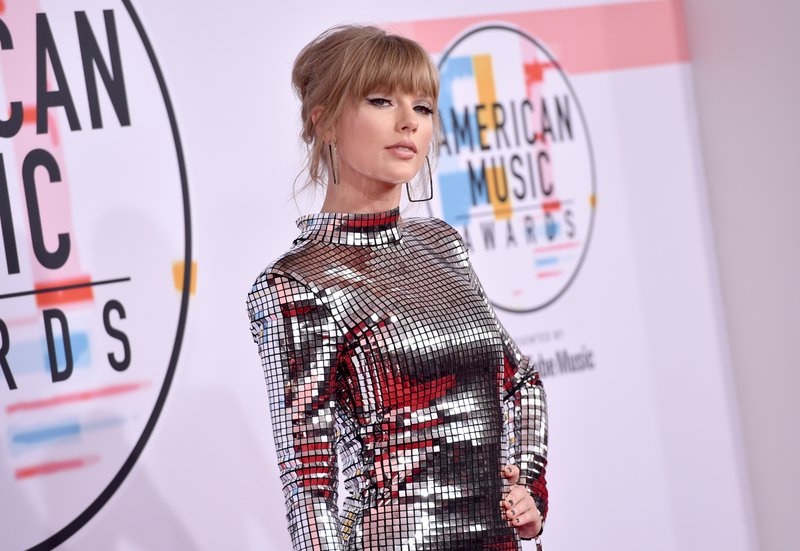 Taylor Swift at 2018 American Music Awards — photo 18