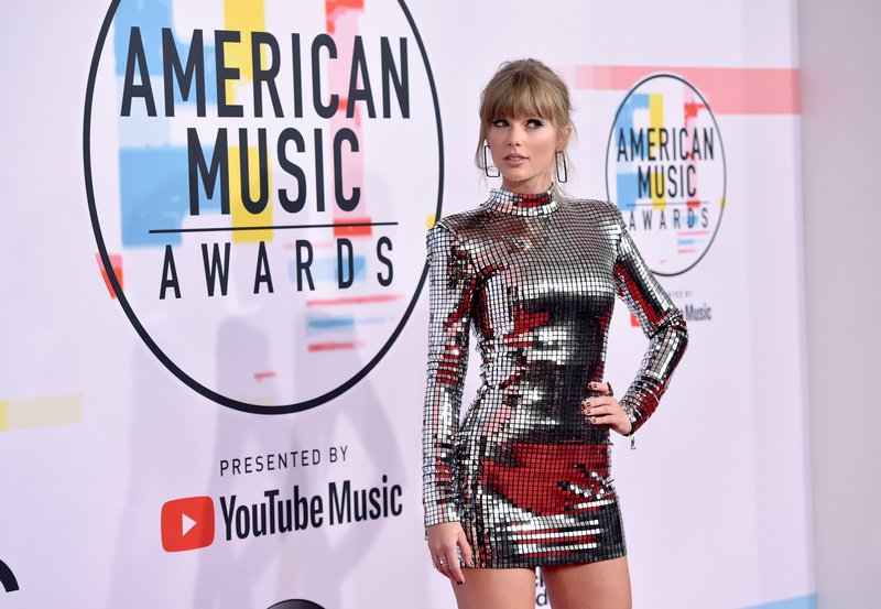 Taylor Swift at 2018 American Music Awards — photo 32