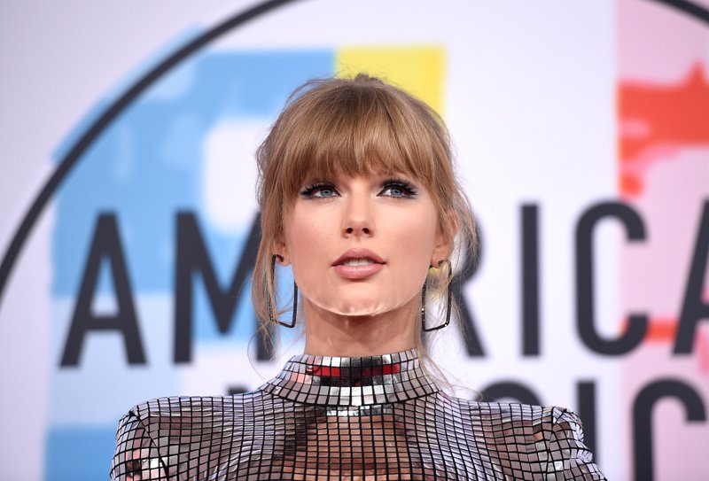 Taylor Swift at 2018 American Music Awards — photo 71