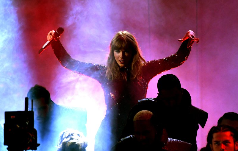 Taylor Swift at 2018 American Music Awards — photo 136