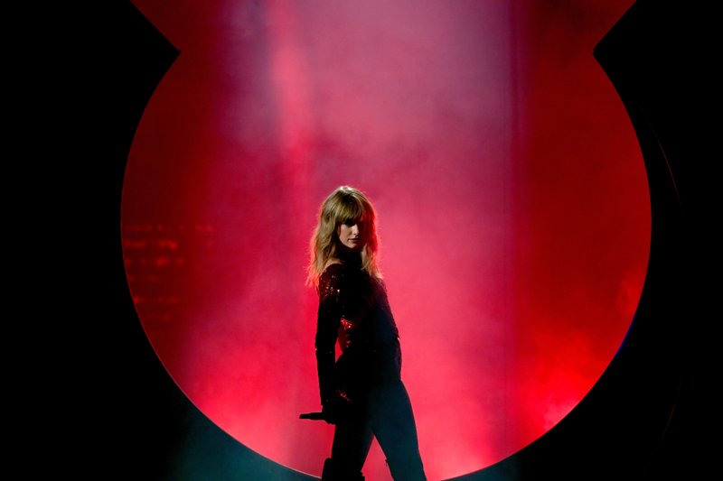 Taylor Swift at 2018 American Music Awards — photo 140