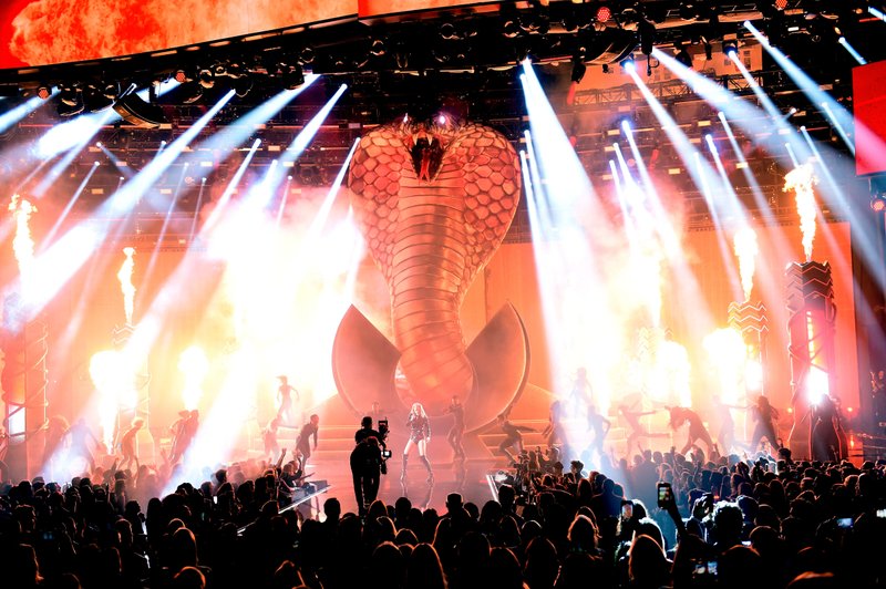 Taylor Swift at 2018 American Music Awards — photo 157