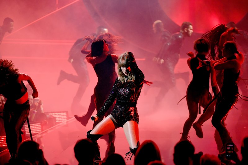 Taylor Swift at 2018 American Music Awards — photo 182