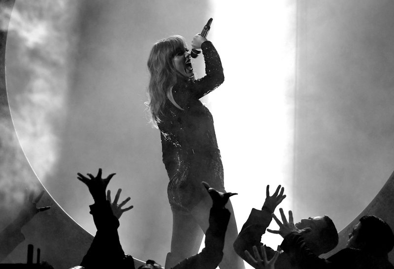 Taylor Swift at 2018 American Music Awards — photo 189