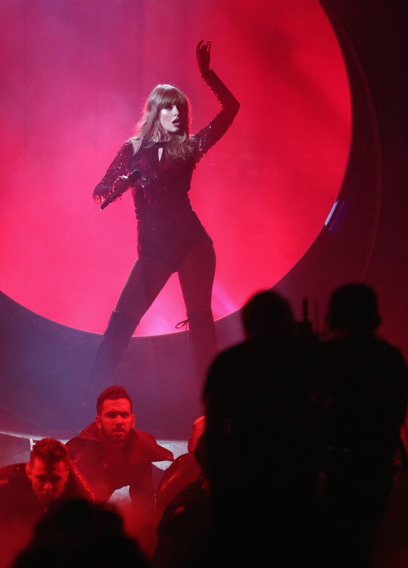 Taylor Swift at 2018 American Music Awards — photo 195