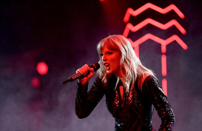 Taylor Swift at 2018 American Music Awards — photo 200