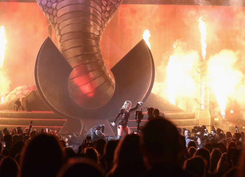 Taylor Swift at 2018 American Music Awards — photo 207