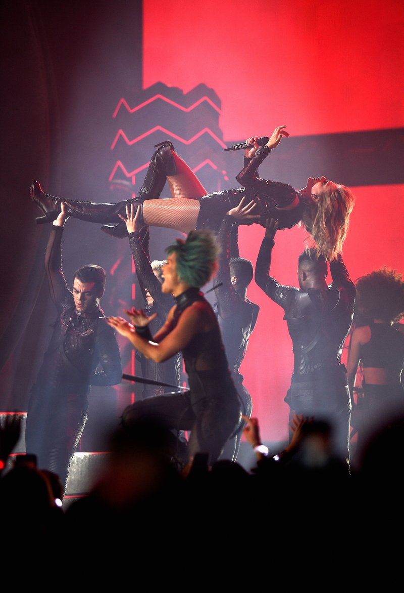 Taylor Swift at 2018 American Music Awards — photo 214