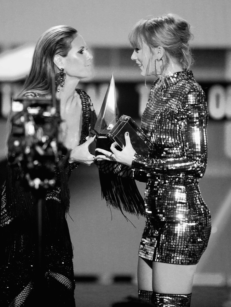 Taylor Swift at 2018 American Music Awards — photo 222