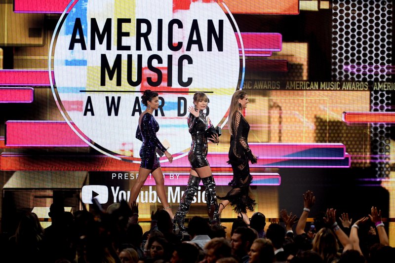 Taylor Swift at 2018 American Music Awards — photo 223