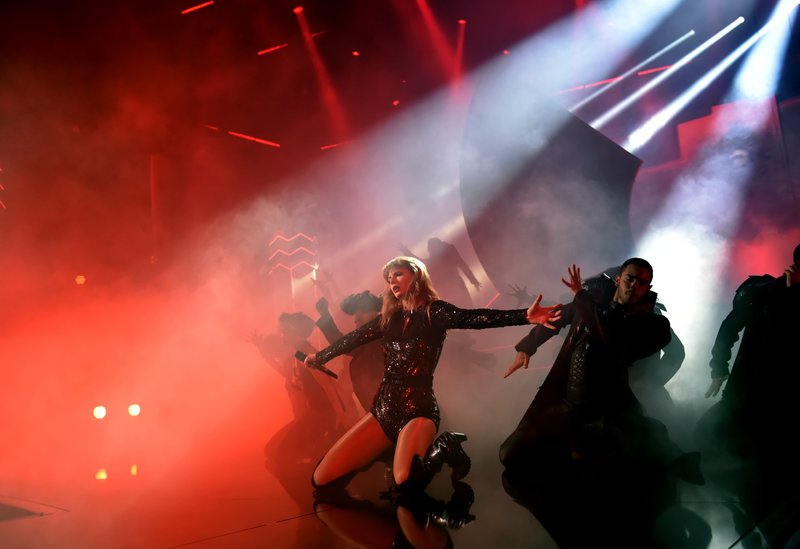 Taylor Swift at 2018 American Music Awards — photo 235