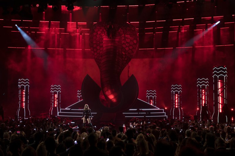 Taylor Swift at 2018 American Music Awards — photo 238