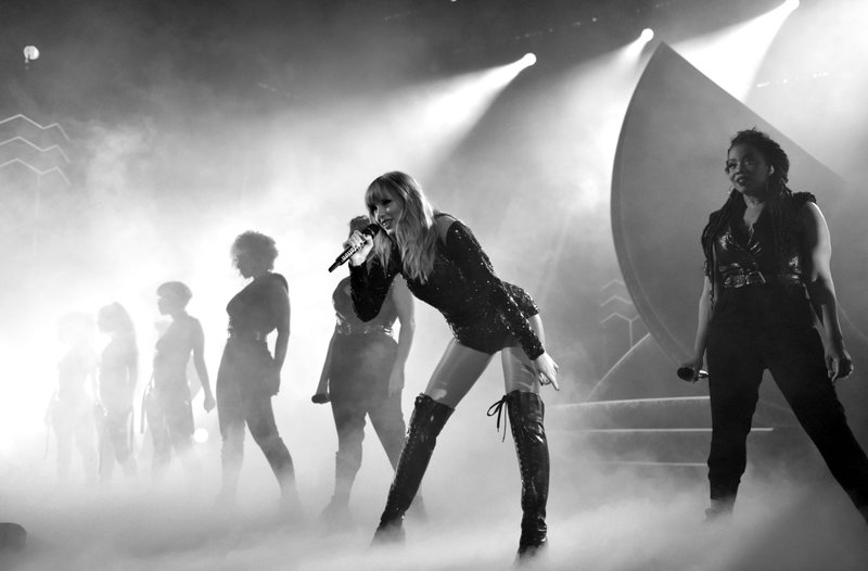 Taylor Swift at 2018 American Music Awards — photo 251