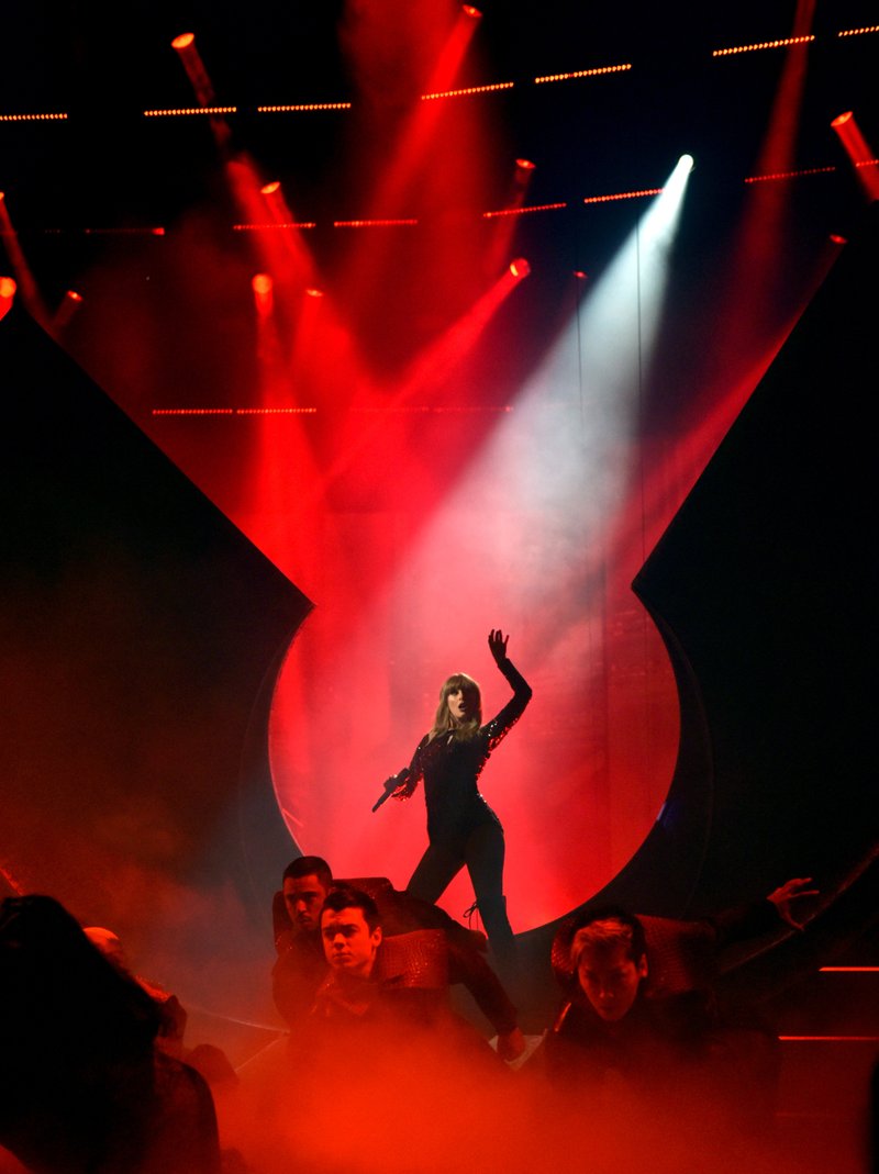 Taylor Swift at 2018 American Music Awards — photo 252