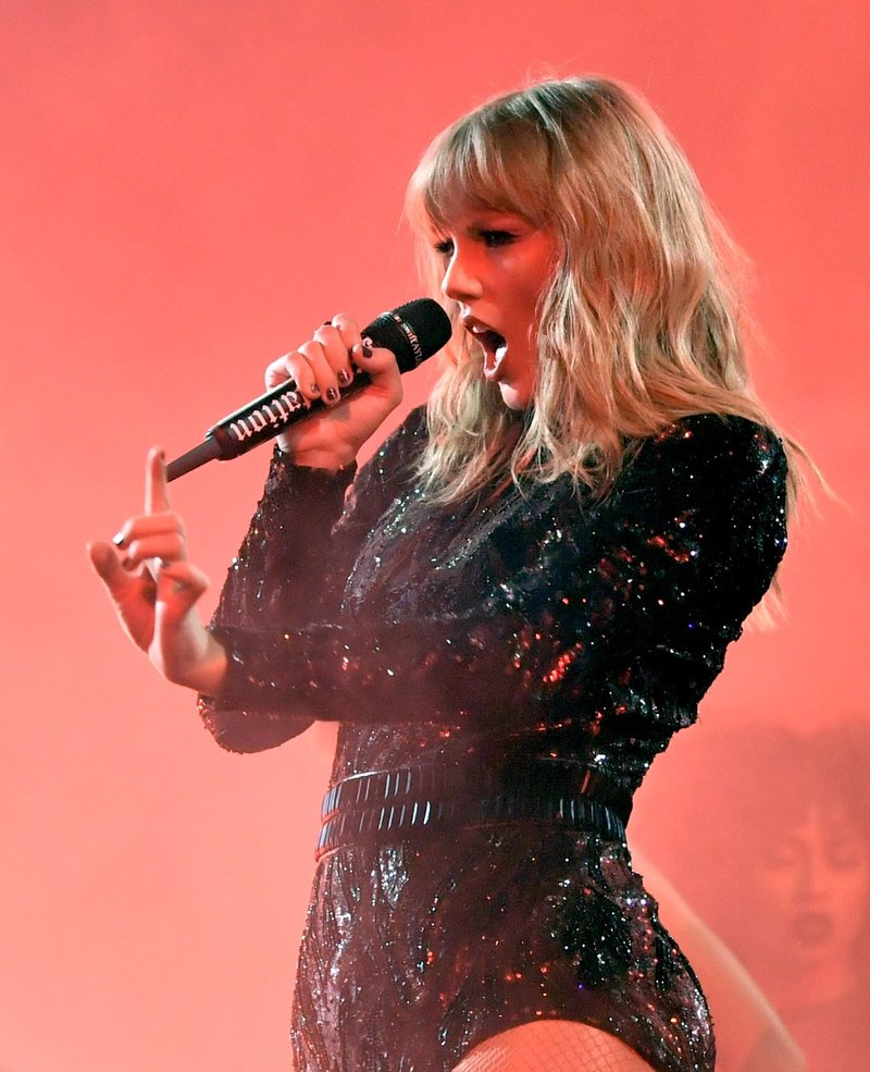 Taylor Swift at 2018 American Music Awards — photo 253