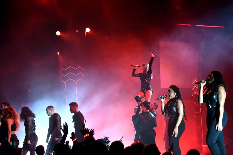 Taylor Swift at 2018 American Music Awards — photo 256