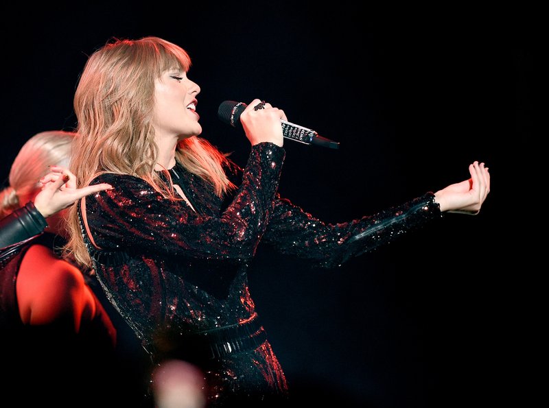 Taylor Swift at 2018 American Music Awards — photo 265