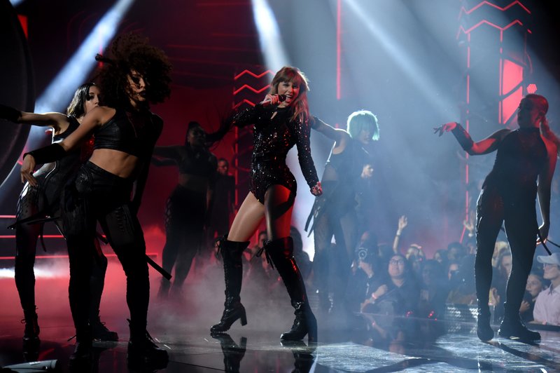 Taylor Swift at 2018 American Music Awards — photo 272
