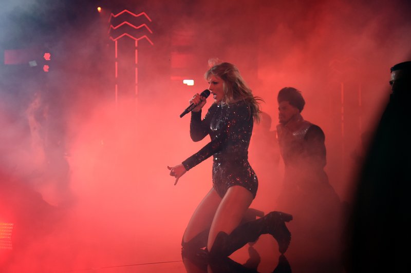 Taylor Swift at 2018 American Music Awards — photo 273