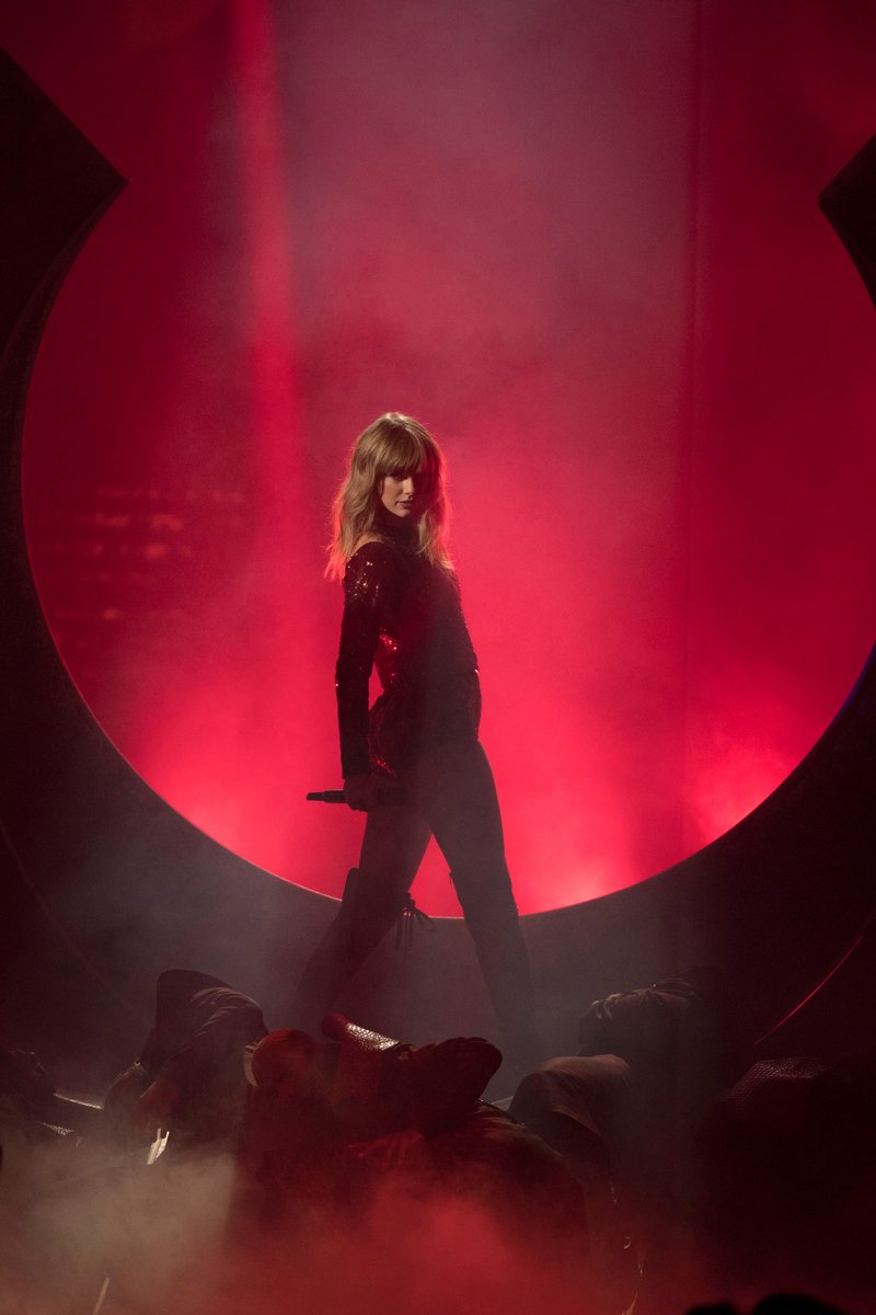 Taylor Swift at 2018 American Music Awards — photo 294