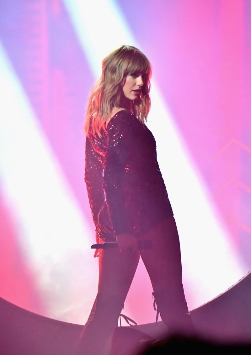 Taylor Swift at 2018 American Music Awards — photo 307