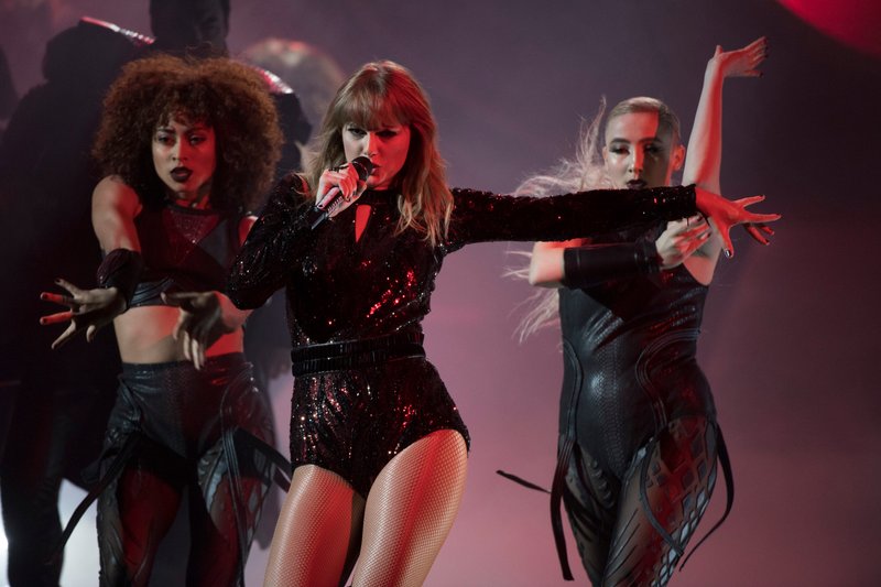 Taylor Swift at 2018 American Music Awards — photo 313