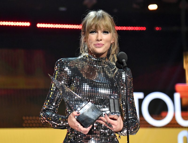 Taylor Swift at 2018 American Music Awards — photo 323