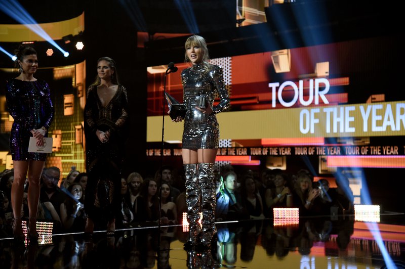 Taylor Swift at 2018 American Music Awards — photo 327