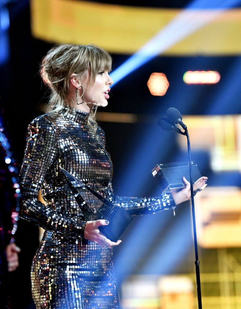 Taylor Swift at 2018 American Music Awards — photo 346