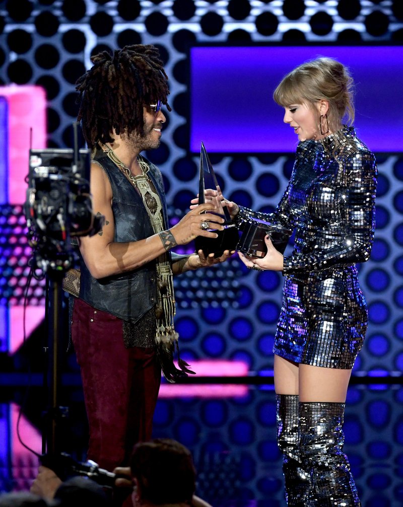 Taylor Swift at 2018 American Music Awards — photo 379