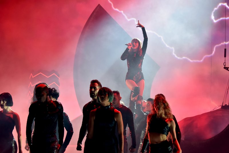 Taylor Swift at 2018 American Music Awards — photo 394