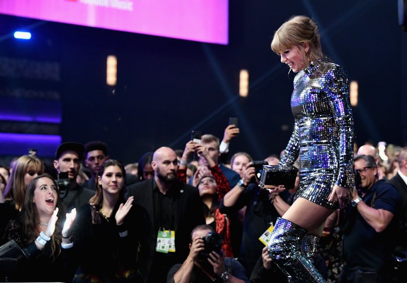 Taylor Swift at 2018 American Music Awards — photo 404